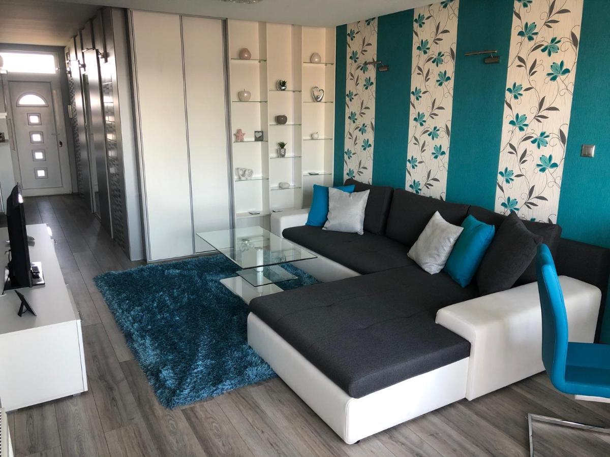 Berzsenyi Apartament *